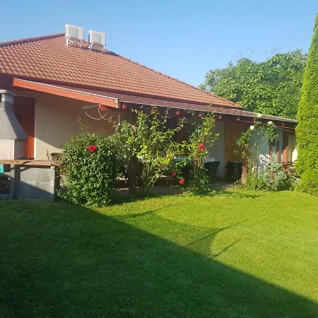 Zsanett Apartmanhaz Πανσιόν *