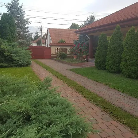 Zsanett Apartmanhaz * Gyula