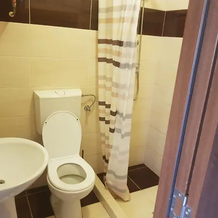Πανσιόν Zsanett Apartmanhaz *