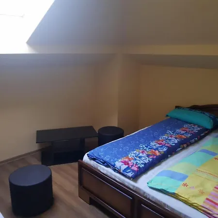 Zsanett Apartmanhaz Πανσιόν Gyula