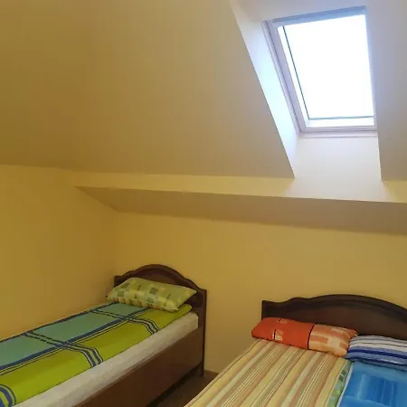 Πανσιόν Zsanett Apartmanhaz *