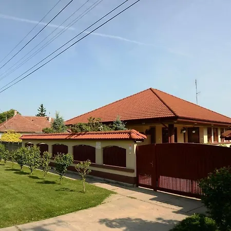 Zsanett Apartmanhaz Gyula