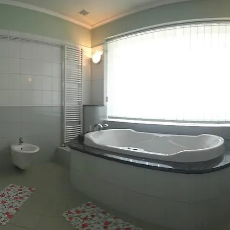 Πανσιόν Zsanett Apartmanhaz *